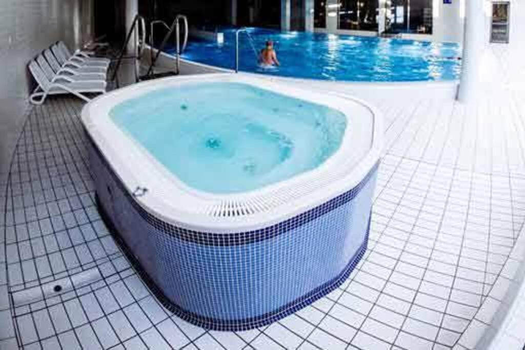 Premium Apartment For Old Town & Jewish Quarter - Balcony Plus Pool Onsite Krakow Dış mekan fotoğraf