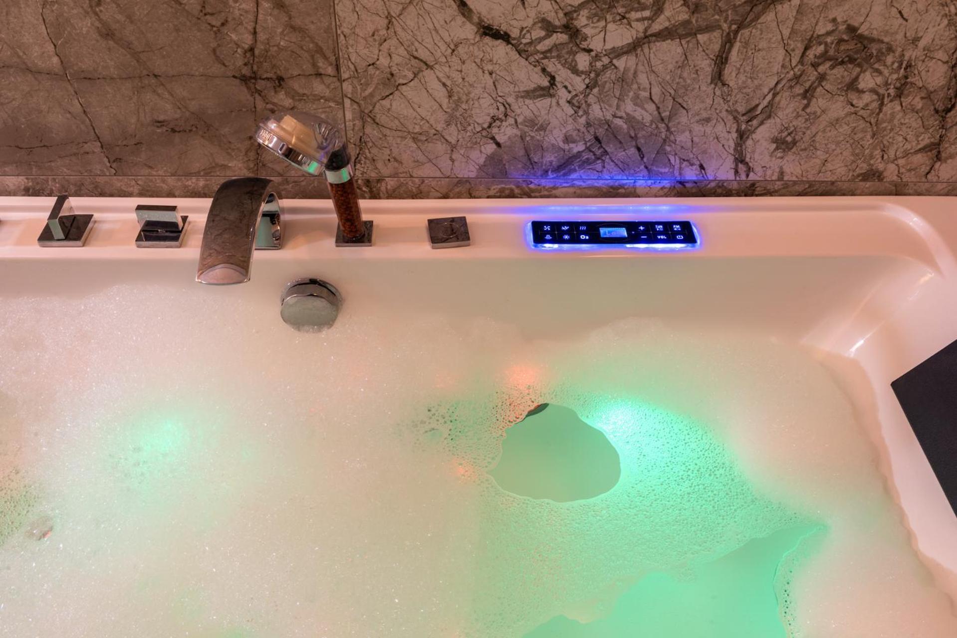Premium Apartment For Old Town & Jewish Quarter - Balcony Plus Pool Onsite Krakow Dış mekan fotoğraf